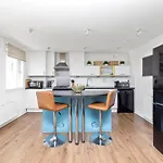 Joivy Modern 2 Bed Flat Near Murrayfield Stadium