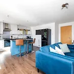 Joivy Modern 2 Bed Flat Near Murrayfield Stadium